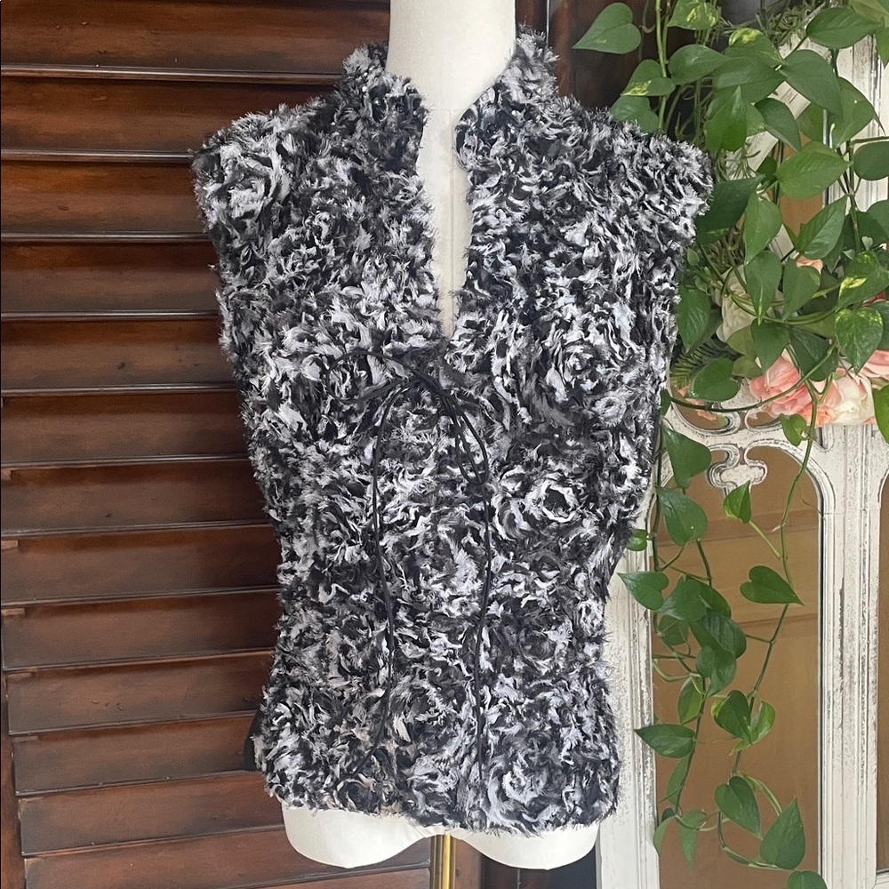 Alberto Makali Black and White Faux Fur Floral Bedazzled Vest Medium Mixed Media